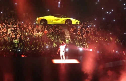 Drake with his flying Ferrari performing the song "Indeed" in the U.S.